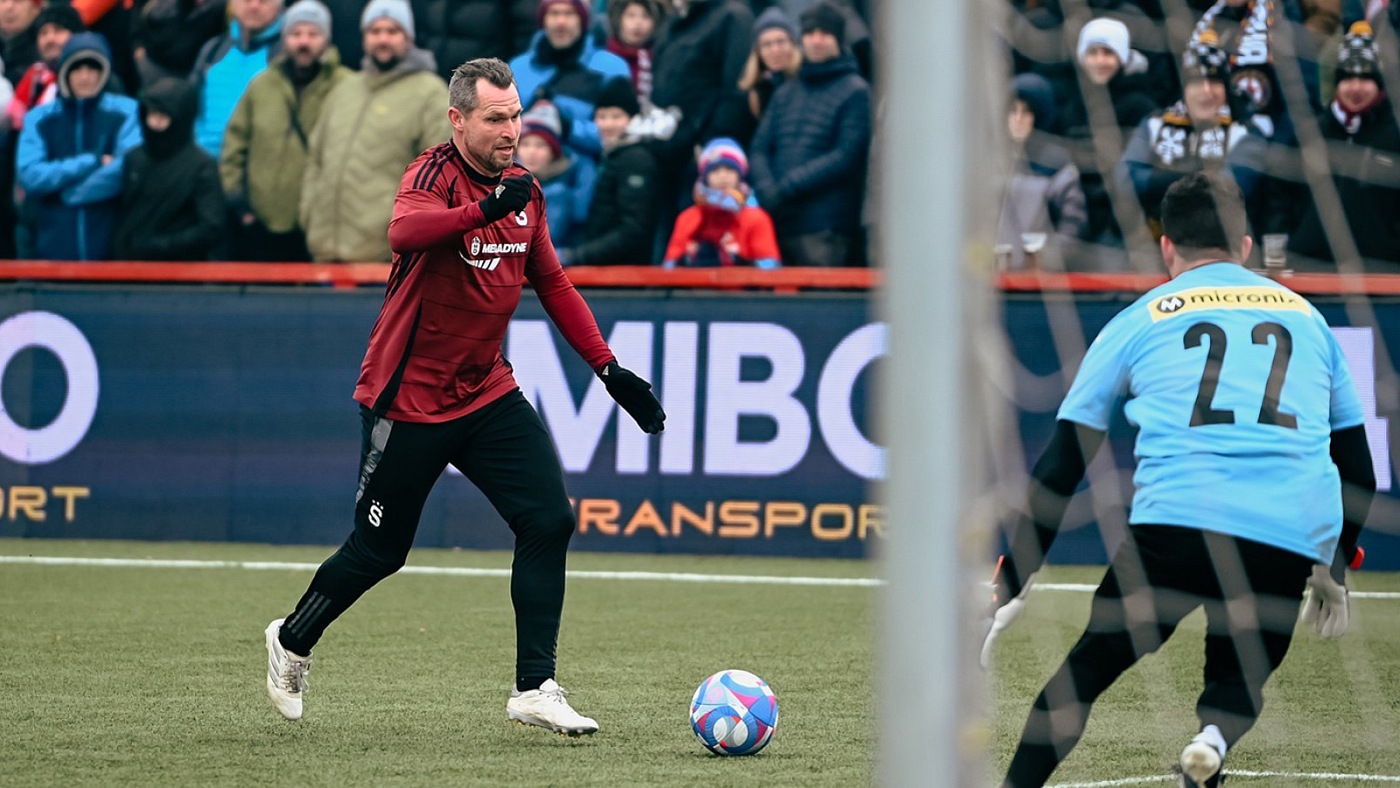 Slavia byla mladší a rychlejší, popsal důvody porážky v derby Tomáš Čížek Slavia byla mladší a rychlejší, popsal důvody porážky v derby Tomáš Čížek